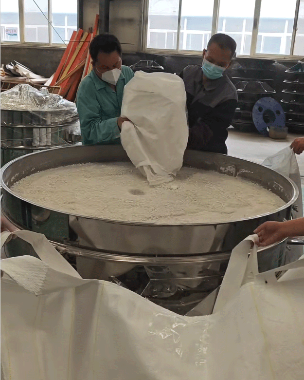 客戶帶料來(lái)廠試機(jī)，1500振動(dòng)篩＋2套超聲波系統(tǒng)，不堵網(wǎng)、產(chǎn)量大、精度高，效果非常好！